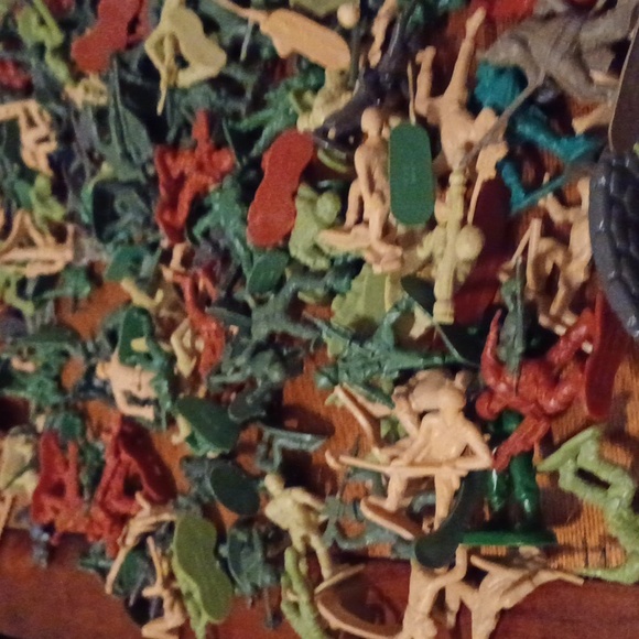 Huge 260 ARMY MEN 9 ARMY VEHICLES/PLANES /HELICOPTERS/extras - Picture 9 of 12